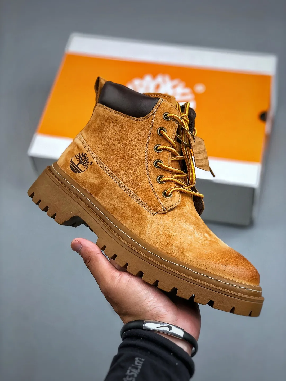 Local self-pickup💰560 Support store release New arrivals🚀Timberland Timberland outdoor mid-top casual rhubarb boots series Guangdong factory quality Original box original packaging The fabric is made of Italian 🇮🇹 top-grade frosted fine-grained cowhide with anti-odor and anti-corrosion genuine leather latex insoles to give you a perfect wearing experience High-quality and durable, a must-have for sportsmen Specially designed to treat those who are not handsome High-quality feet feel first-class Size: 38-44 (leather shoe size)